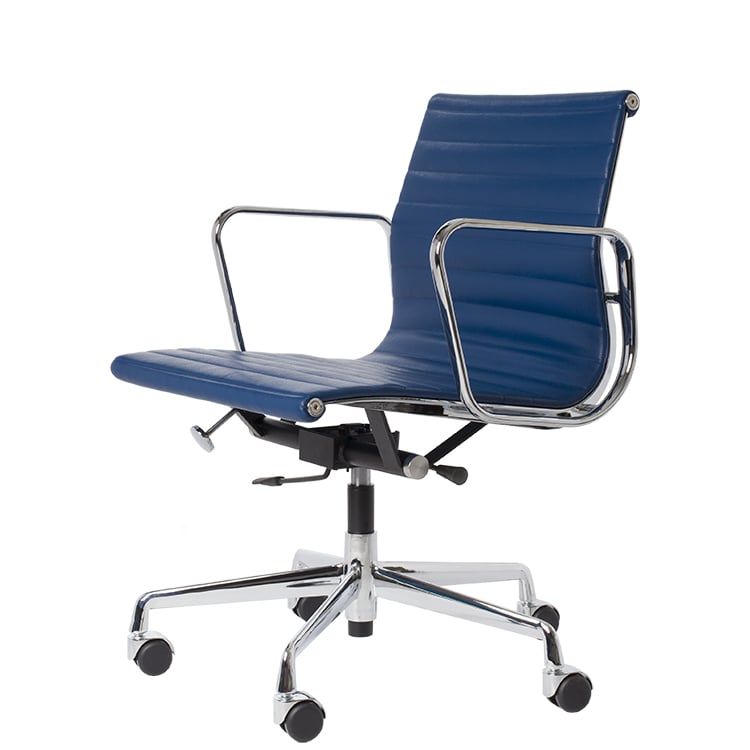 Charles Eames style, Kontorstol EA117 læder blå